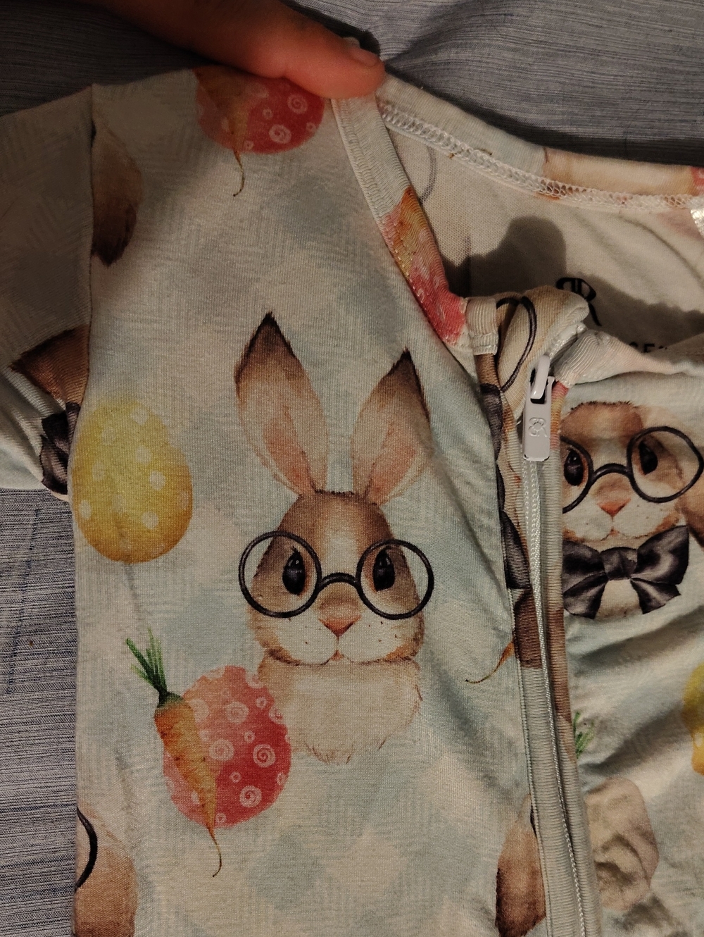 Bums & Roses Easter Zippy - Picture 2 of 5